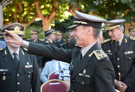 Asumió Nuevo Jefe Del Ejército Dijo Que Es Un Honor Y Compromiso Suceder A Manini El PaÍs