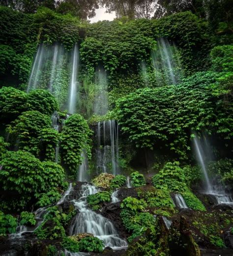 Air Terjun Benang Kelambu Keindahan Tirai Air Mengalir