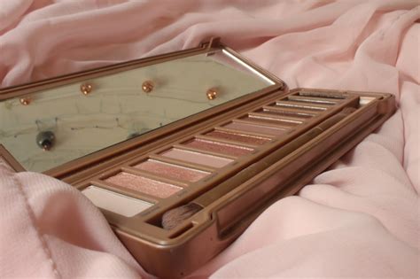 Beautina Reviewing Naked 3 Palette