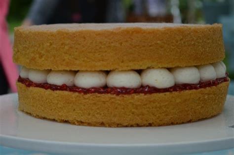 Mary Berry S Victoria Sponge The Great British Bake Off Recipe