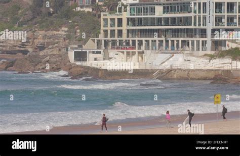 People Sunbathing On Bondi Beach Stock Videos And Footage Hd And 4k Video Clips Alamy