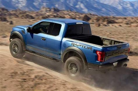 Ford F Raptor Robusta Y Poderosa Conduciendo