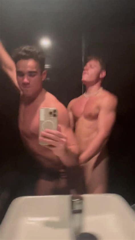 Hot Guys Fucking At The Toilet During Partying ThisVid