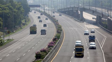 Tarif Tol Naik Pelayanan Dipertanyakan Ekonomi Dan Bisnis Koran