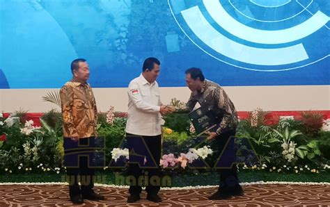 Ansar Serahkan Dpa Apbd Disdik Terbesar Rp Miliar Harian Kepri