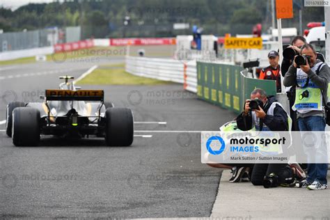 Jolyon Palmer Gbr Renault Sport F Team Rs And Photographers At