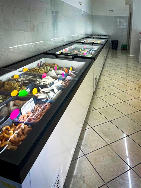 Glass Door And Solid Door Upright Freezers Ice Cream Scoop Displays