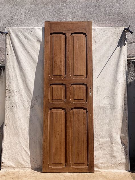 Porta de madeira maciça almofadada e restaurada 80x244cm Arquivo