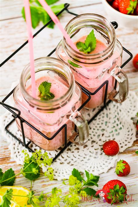 Erdbeer Lassi köstlich erfrischender Erdbeer Smoothie mit Joghurt