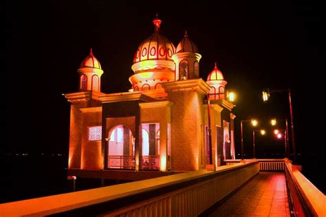 Foto : Mengagumi Masjid Terapung Palu Sebelum Diterjang Tsunami