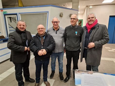 Remise de la médaille de la jeunesse des sports et de lengagement