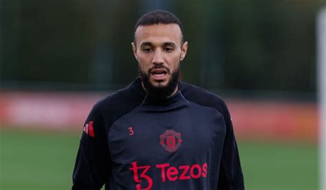 Les premiers mots de Mazraoui sur sa saison à Manchester United