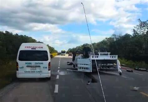 Camioneta Vuelca En El Tramo Carrillo Puerto Tulum Y Deja Tres Heridos