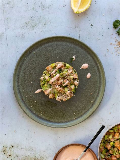 Zalmtartaar Met Avocado En Geroosterde Sesam Camperkeuken Nl