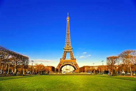 La Torre Eiffel cumplió 134 años Crónica del Poder