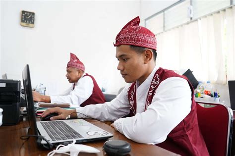 Asn Dan Pppk Pemkab Kediri Wajib Kenakan Pakaian Khas