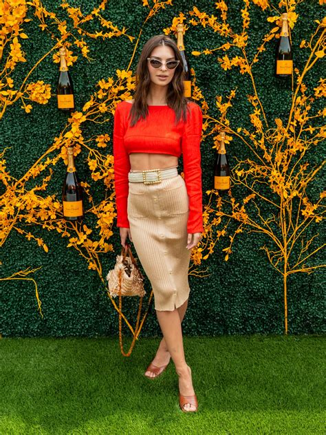 Emily Ratajkowski Height How Tall Is The American Model Hood Mwr