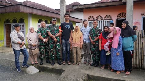 Dansatgas TMMD 120 Kodim 0417 Kerinci Silaturahmi Ke Rumah Orang Tua