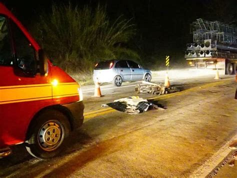 G1 Motociclista morre após bater de frente em ônibus em rodovia de