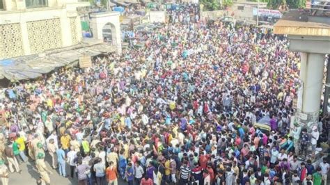 Watch Hundreds Of Migrant Workers Throng Bandra Railway Station To