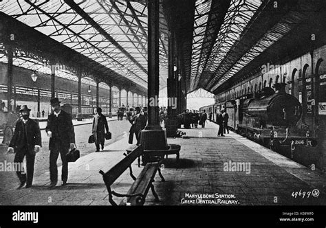 Platform scene at Marylebone Station, London Stock Photo - Alamy