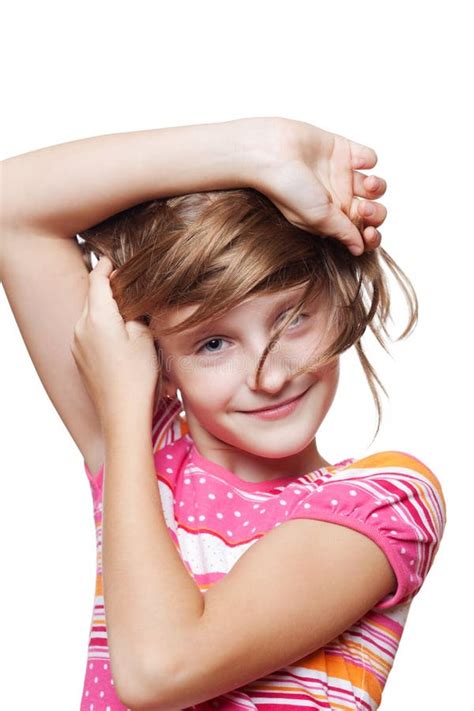 Verticale De Petite Fille Avec Des Glaces De Bain Photo Stock Image