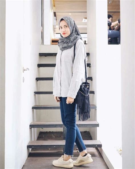 How To Pull Off Sneakers With Hijab Outfit Hijab