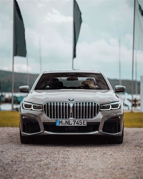 The Perfect Synthesis Of Luxury And Innovation The Bmw 7 Series Sedan