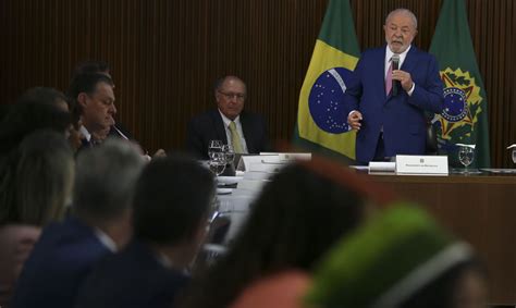 Em primeira reunião ministros Lula enfatiza diálogo o