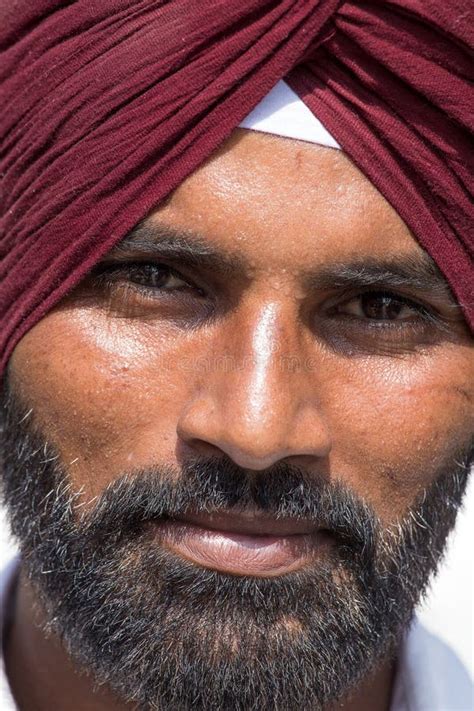 149 Sikh Man Visiting Golden Temple Amritsar Punjab India Stock Photos