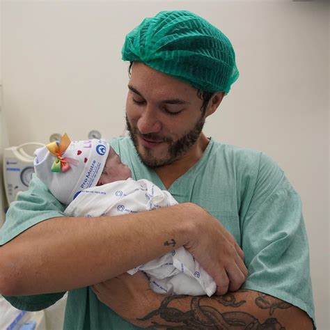 Eliezer Emociona Ao Fazer Declara O Para Filha Rec M Nascida Amor Da