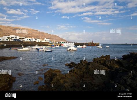 Orzola Puerto Puerto Puerto De Barcos De Pesca De Buques Ferry