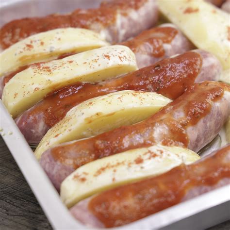 Linguiça Com Batatas Ao Forno Maneira Super Fácil E Deliciosa De Preparar Receitas Aprenda