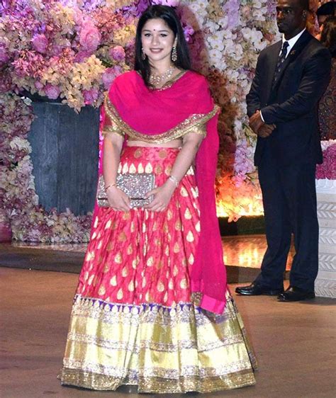 Sara Tendulkar Looking Pretty In Ethnic Wear This Wedding Season