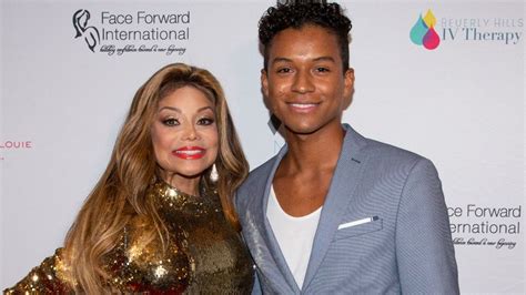 Michael Jackson S Nephew Jaafar Jackson To Play Him In Biopic Bbc News