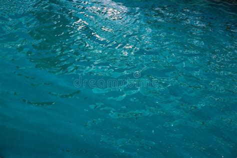 Agua Azul Turquesa Con Olas Fondo Marino Tropical Mar Limpio Y