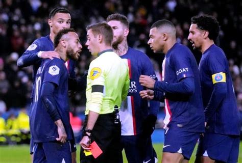 Dua Aksi Konyol Ini Bikin Neymar Dapat Kartu Merah Di PSG Vs Strasbourg