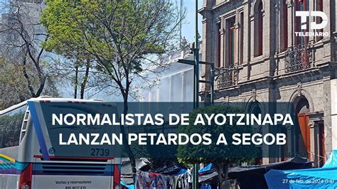 Padres De Los 43 Normalistas De Ayotzinapa Bloquean Bucareli Lanzan