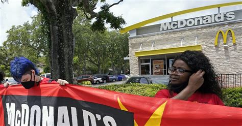 Us Mcdonalds Workers Strike To Protest Workplace Harassment The