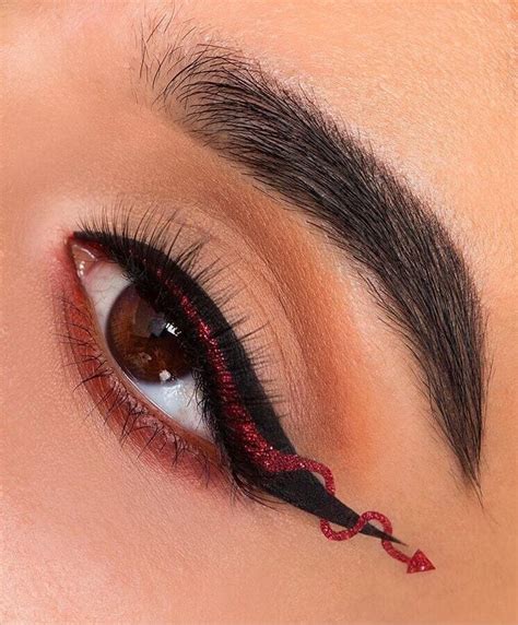 Incredible Eyeliner Ideas To Celebrate Halloween Or The Day Of The