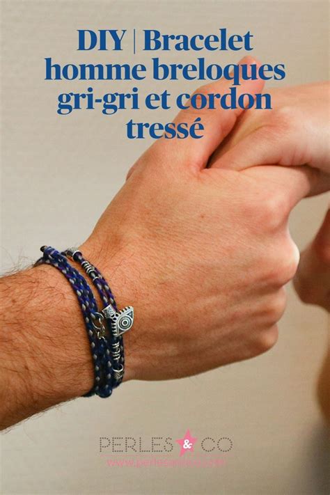 Bracelet En Cordon Tress Bleu Et Marron Avec Des Petites Breloques