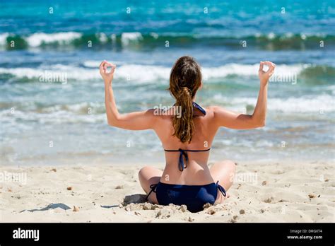 Frau Im Bikini Macht Joga Am Strand Spanien Ibiza Woman Does Yoga At The Beach Ibiza Spain
