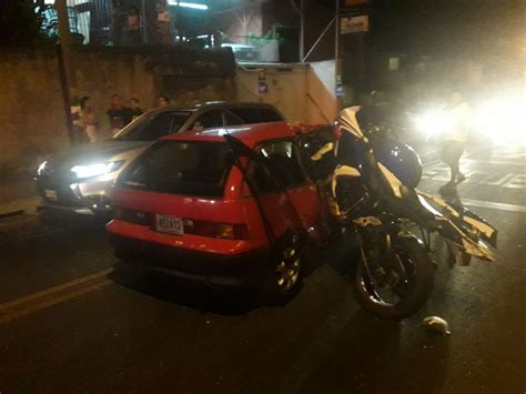 Motociclista muere al chocar contra carro en Belén undefined