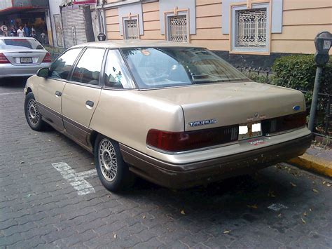 1990 Ford Taurus SHO - Sedan 3.0L V6 Manual