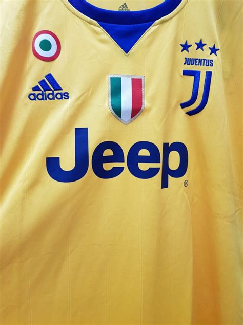 Giallo Blu La Nuova Maglia Away Della Juventus