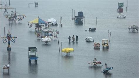 Heavy rains, strong winds lash flood-hit Chennai | Latest News India - Hindustan Times