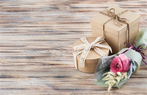 Cajas De Regalo Artesanales R Sticas Con Flores Silvestres Foto Premium