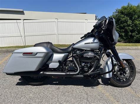 2019 Harley Davidson Street Glide Special Barracuda Silver Empire