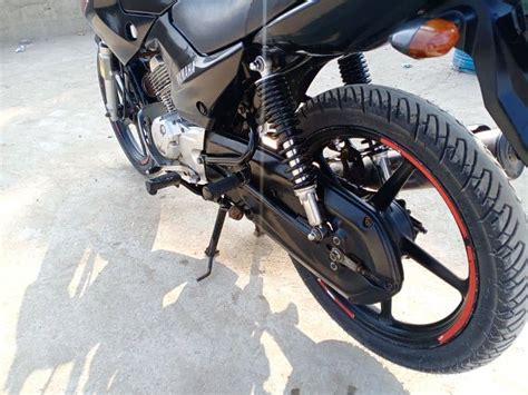 YAMAHA YBR 125 BLACK Standard 1082833135