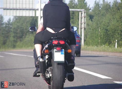 Entangada En La Moto ZB Porn